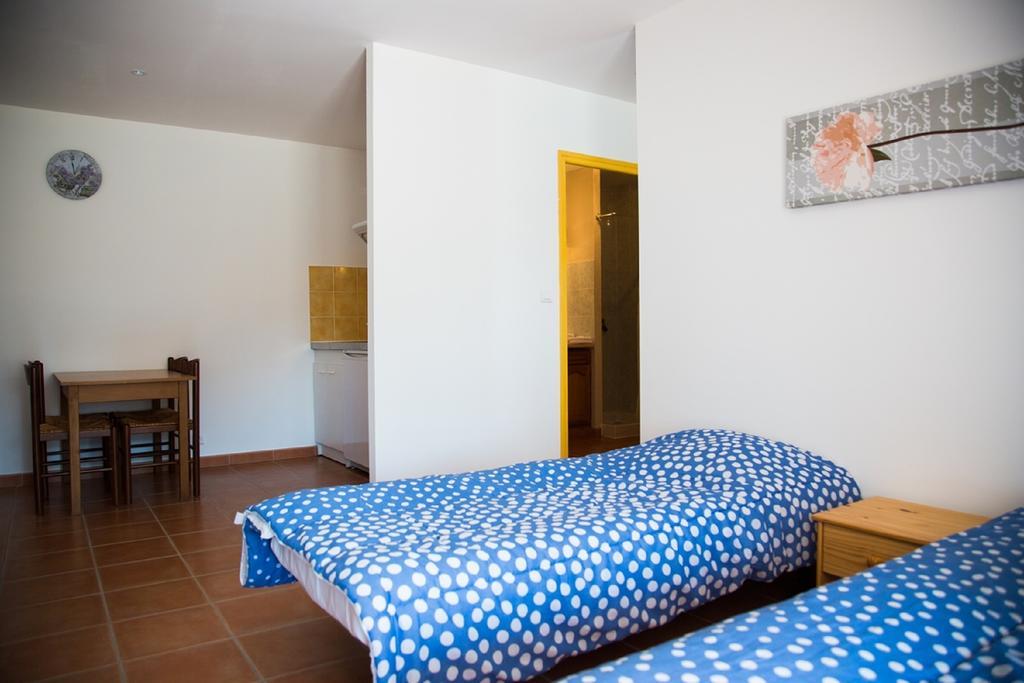 Appartements " Le Clos De La Cerisaie" Castillon-du-Gard Exterior foto