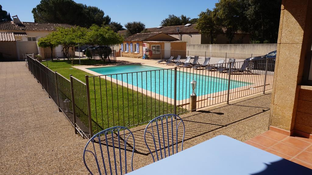 Appartements " Le Clos De La Cerisaie" Castillon-du-Gard Exterior foto