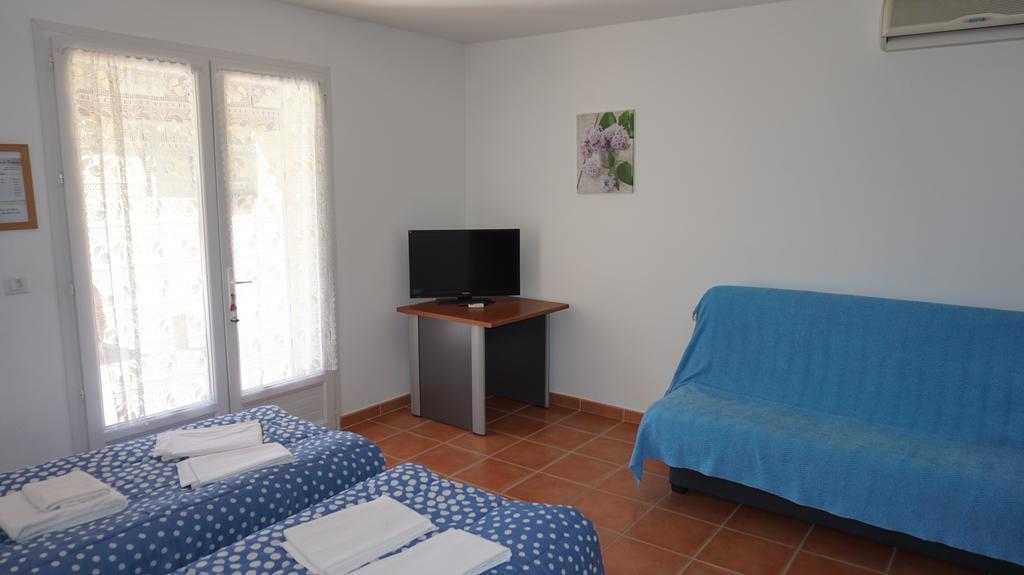 Appartements " Le Clos De La Cerisaie" Castillon-du-Gard Exterior foto